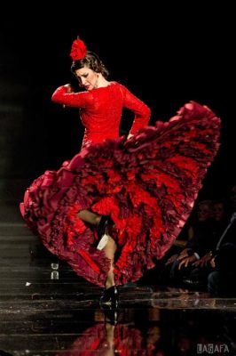  ¡El Flamenco: Un Bailarín Rosado Que Se Inclina Para Atrapar Su Almuerzo!